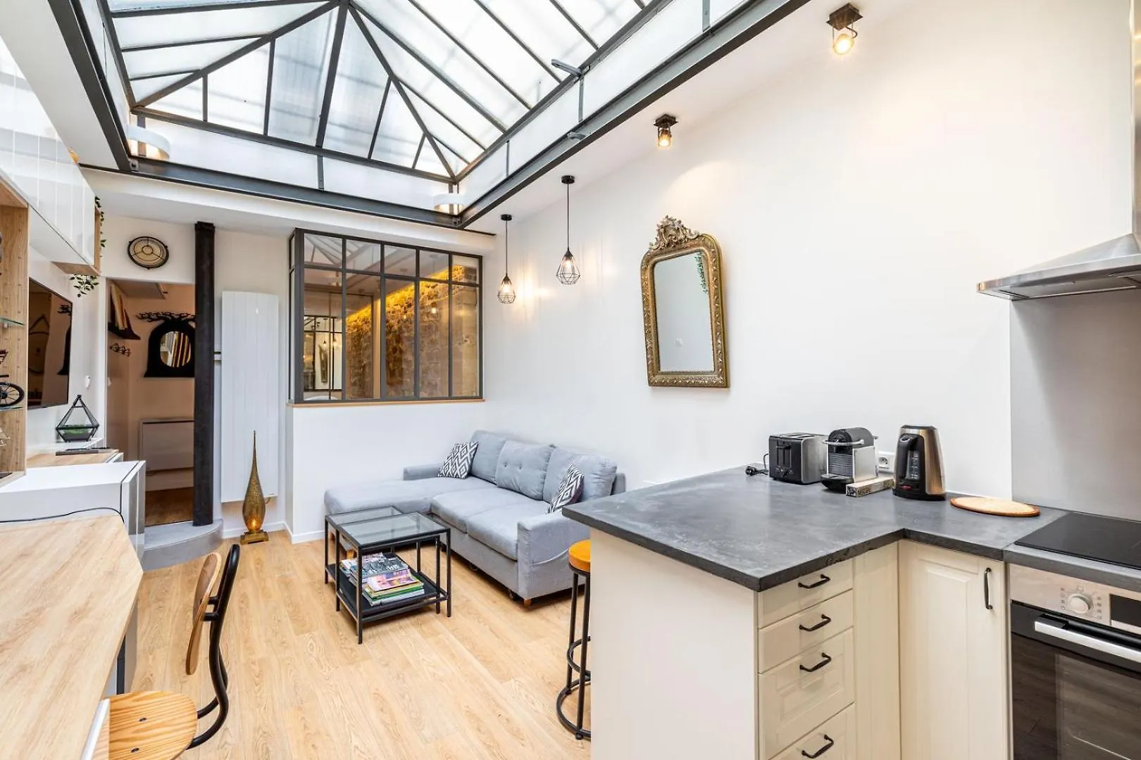 Guestready - Atelier Renove Sous Verriere A Paris 0*,  France