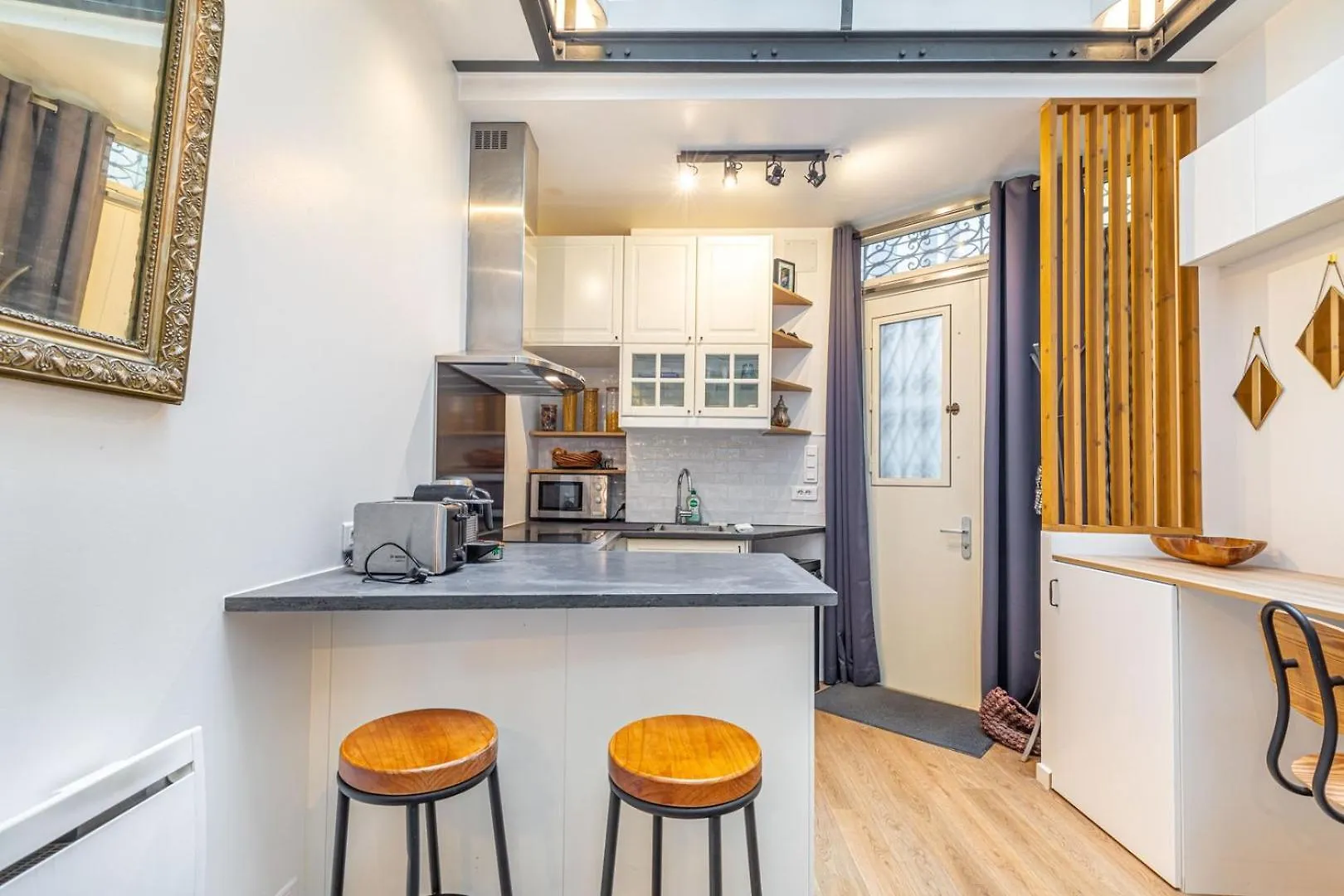 Guestready - Atelier Renove Sous Verriere A Paris France